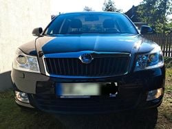 Schwarz Gebraucht 2011 Skoda Octavia Kombi | 9.500 € (Fairer Preis)