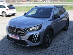 Artensegrau (metallic) Gebraucht 2024 Peugeot 2008 Allure SUV | 19.450 € (Fairer Preis)