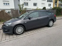 Grau Gebraucht 2015 Opel Astra Edition Kombi | 9.990 € (Guter Preis)