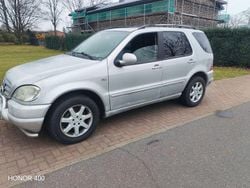 Grau Gebraucht 2000 Mercedes ML430 SUV | 1.499 €