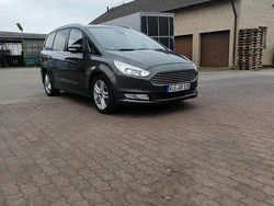 Grau Gebraucht 2018 Ford Galaxy Van / Kleinbus | 14.500 € (Fairer Preis)
