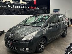 Grau Gebraucht 2011 Peugeot 5008 Family Van / Kleinbus | 4.500 € (Guter Preis)