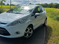 Weiß Gebraucht 2009 Ford Fiesta Titanium Kleinwagen | 2.299 €