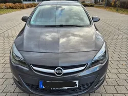 Grau Gebraucht 2014 Opel Astra Edition Kombi | 6.000 € (Fairer Preis)