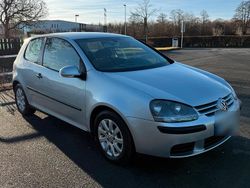 Silber Gebraucht 2004 VW Golf V Kleinwagen | 1.500 € (Guter Preis)