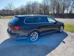 Schwarz Gebraucht 2015 VW Passat R-line Kombi | 18.900 € (Fairer Preis)
