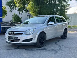 Silber Gebraucht 2010 Opel Astra Edition Kombi | 4.650 € (Fairer Preis)
