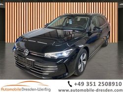 Schwarz grenadillschwarz metallic (metallic) Gebraucht 2024 VW Passat Kombi | 30.980 € (Guter Preis)