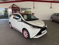Weiß Gebraucht 2015 Toyota Aygo Kleinwagen | 6.999 € (Fairer Preis)