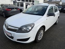 Weiß Gebraucht 2010 Opel Astra Selection Limousine | 2.350 € (Guter Preis)