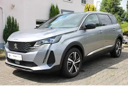 Grau Gebraucht 2023 Peugeot 5008 GTi Van / Kleinbus | 25.990 € (Guter Preis)