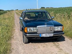 Blau Gebraucht 1983 Mercedes E230 Kombi | 12.222 €
