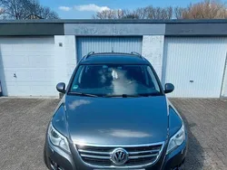Grau Gebraucht 2011 VW Tiguan Team SUV | 8.400 € (Etwas zu teuer)