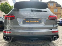 Grau Gebraucht 2018 Porsche Cayenne SUV | 37.500 € (Guter Preis)