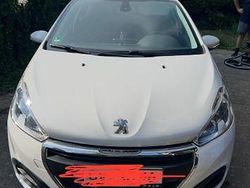 Weiß Gebraucht 2017 Peugeot 208 Allure Kleinwagen | 4.700 € (Guter Preis)