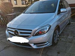 Silber Gebraucht 2011 Mercedes B200 Van / Kleinbus | 12.000 € (Teuer)