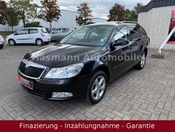 Schwarz Gebraucht 2012 Skoda Octavia Ambition Kombi | 8.999 € (Fairer Preis)