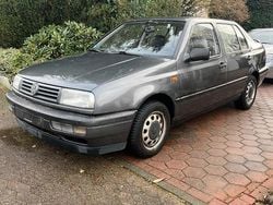 Grau Gebraucht 1993 VW Vento Limousine | 990 €