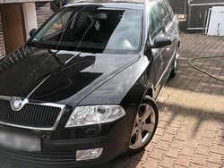 Schwarz Gebraucht 2007 Skoda Octavia Tour Kombi | 1.990 € (Teuer)