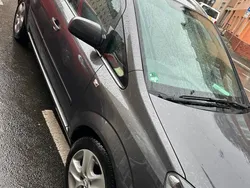 Grau Gebraucht 2011 Opel Zafira Selection Van / Kleinbus | 4.600 € (Etwas zu teuer)