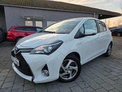 Weiß Gebraucht 2016 Toyota Yaris Hybrid Limousine | 12.990 € (Guter Preis)