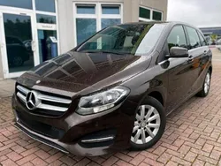 Braun Gebraucht 2016 Mercedes 180 Limousine | 9.200 €