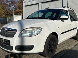 Weiß Gebraucht 2009 Skoda Roomster Van / Kleinbus | 1.999 € (Fairer Preis)