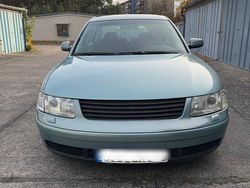 Blau Gebraucht 1999 VW Passat Limousine | 1.650 €
