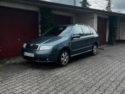 Grau Gebraucht 2004 Skoda Fabia Kombi | 2.200 € (Etwas zu teuer)