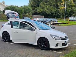 Weiß Gebraucht 2010 Opel Astra GTC Kombi | 3.000 € (Fairer Preis)