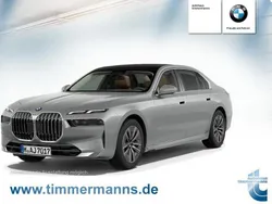 Spacesilber (metallic) Gebraucht 2023 BMW 740 Sport Line Limousine | 83.890 €
