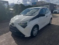 Weiß Gebraucht 2020 Toyota Aygo Kleinwagen | 7.500 € (Fairer Preis)
