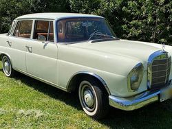 Weiß Gebraucht 1966 Mercedes 230 Limousine | 13.000 €
