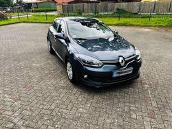 Grau Gebraucht 2015 Renault Mégane III Authentique Limousine | 7.500 € (Fairer Preis)
