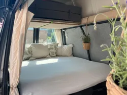 Grau Gebraucht 2017 VW T6 Van | 30.500 € (Fairer Preis)