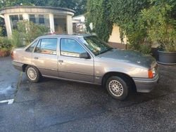 Grau Gebraucht 1987 Opel Kadett Limousine | 2.800 €
