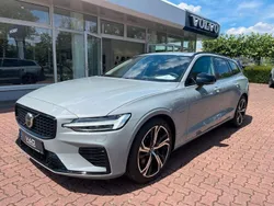 Grau Gebraucht 2024 Volvo V60 Plus Kombi | 49.850 €