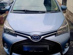 Blau Gebraucht 2015 Toyota Yaris Hybrid Kleinwagen | 10.900 € (Etwas zu teuer)
