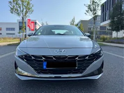 Grau Gebraucht 2023 Hyundai Elantra Limousine | 20.950 €