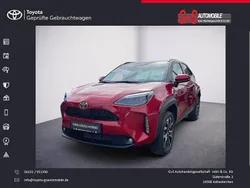 Rot Neu 2025 Toyota Yaris Cross SUV | 32.450 € (Etwas zu teuer)