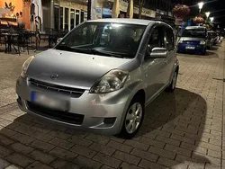 Silber Gebraucht 2010 Daihatsu Sirion Kleinwagen | 1.500 € (Fairer Preis)