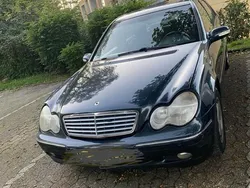 Blau Gebraucht 2001 Mercedes 180 Limousine | 2.500 €