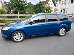 Blau Gebraucht 2010 Ford Focus Ghia Kombi | 2.000 € (Guter Preis)