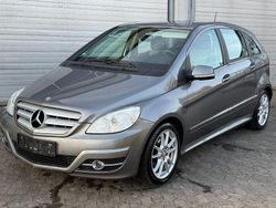 Grau Gebraucht 2010 Mercedes 180 Sport Edition Limousine | 6.400 € (Fairer Preis)