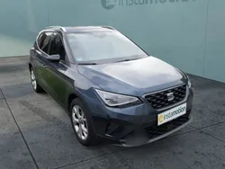 Grau Gebraucht 2024 Seat Arona FR SUV | 21.940 € (Fairer Preis)