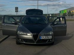 Silber Gebraucht 2005 Alfa Romeo 147 Kleinwagen | 2.800 €