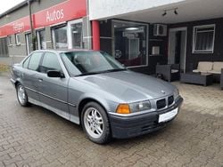 Grau Gebraucht 1993 BMW 318 Limousine | 4.600 €