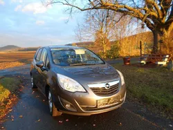 Grau Gebraucht 2011 Opel Meriva Color Edition Van / Kleinbus | 5.400 € (Fairer Preis)