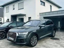 Grau Gebraucht 2016 Audi Q7 Ambiente SUV | 32.900 € (Fairer Preis)