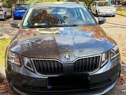 Grau Gebraucht 2018 Skoda Octavia Ambition Kombi | 12.500 € (Superpreis)
